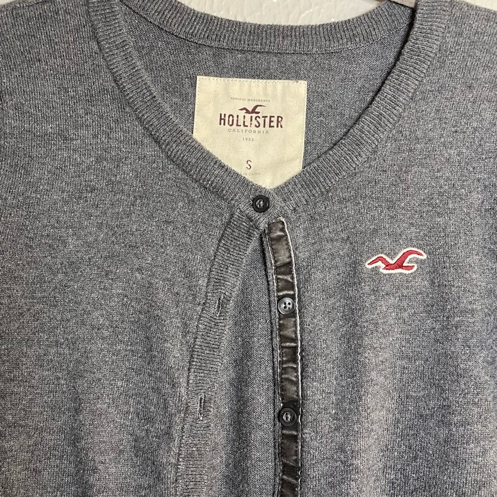 Hollister Grey Crop Cardigan - Picture 2 of 7